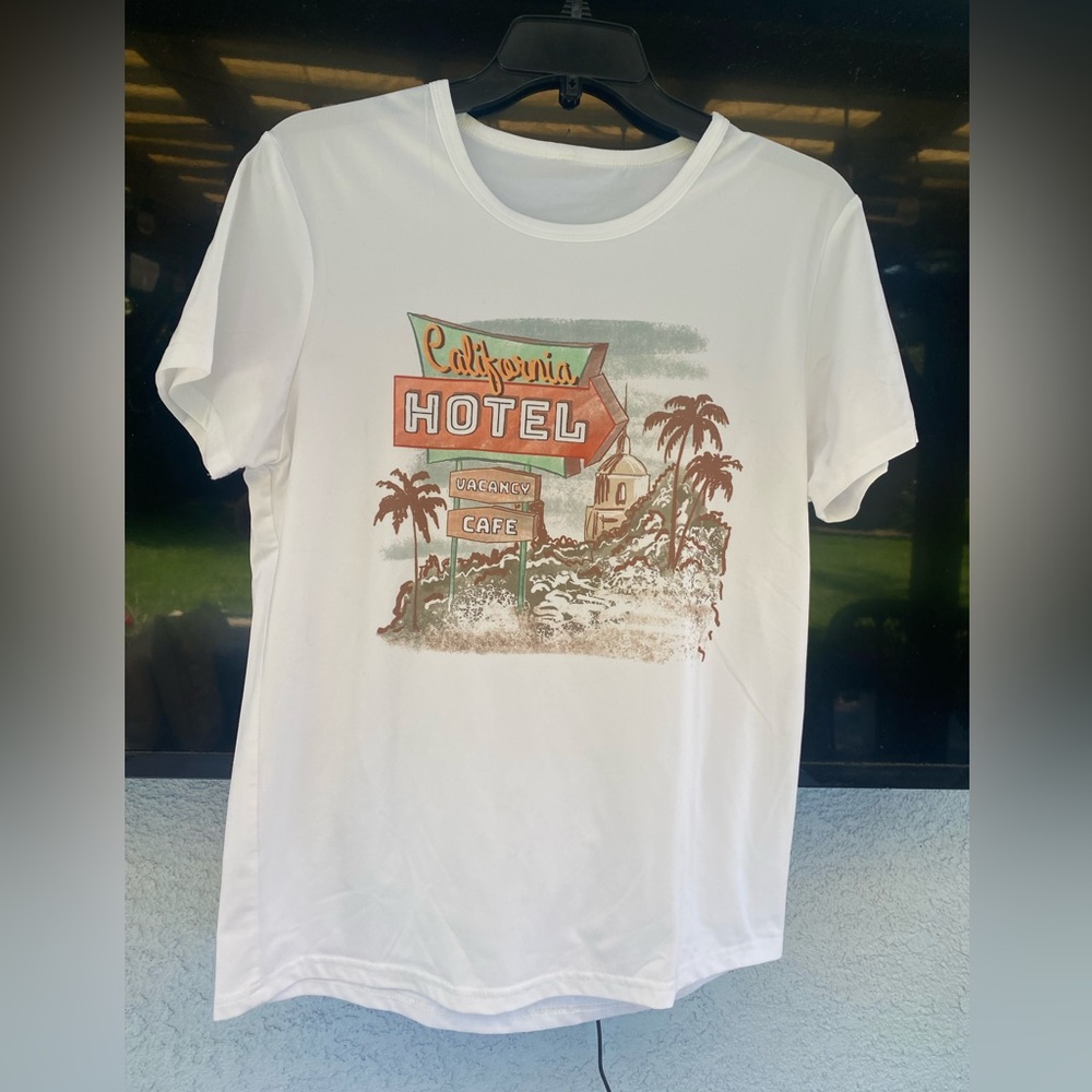 California Hotel Graphic White Tee SZ M NWOT